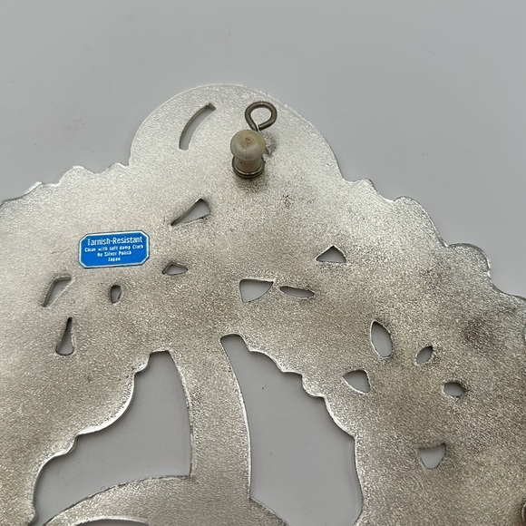 vintage christmas holly wreath metal trivet with red bow - Picture 8 of 16